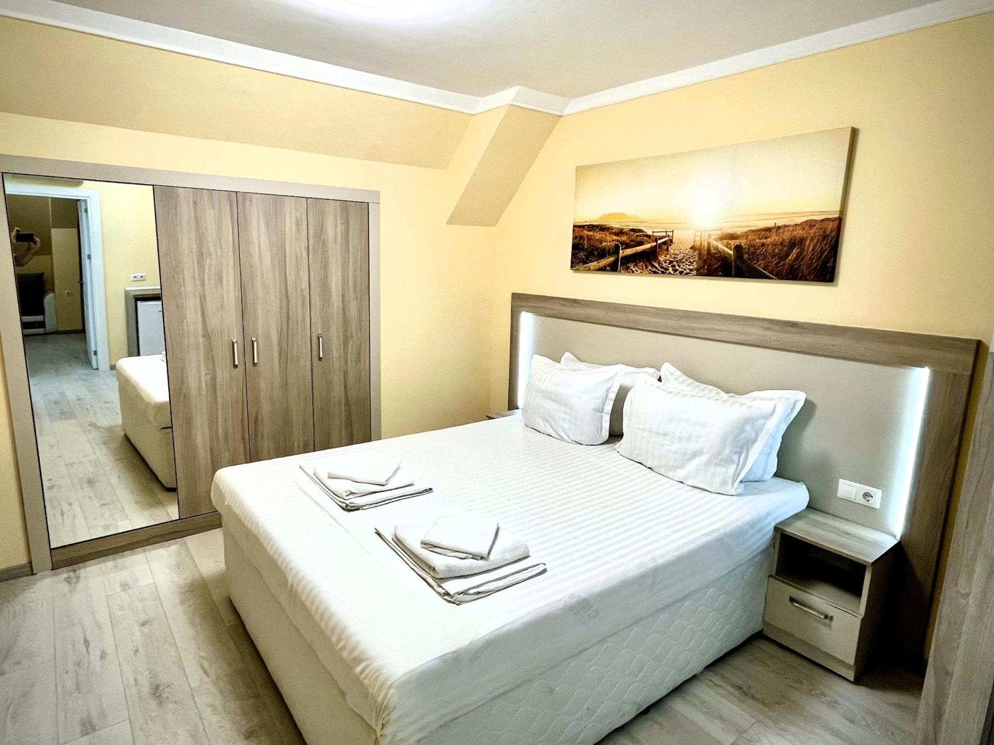 Apart-Hotel Panorama Sea Lux Primorsko Buitenkant foto